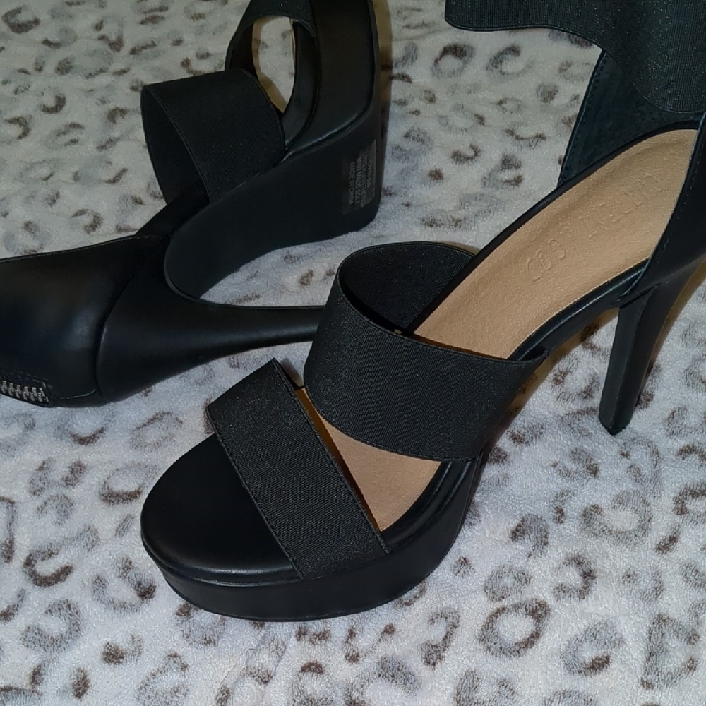 Current Mood Black Strappy Heels - Picture 2 of 2
